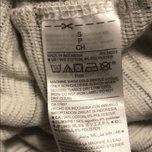 Used sweatershirt by old navy size S - Picture 6 of 8